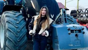 Paula, tânăra care lucrează 1.000 de hectare la doar 20 de ani. Agricultura românească are viitor!