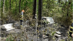 Tragedie în Giurgiu. Două persoane au murit, după ce un avion s-a prăbușit