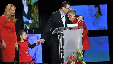 Ce spune mama lui Ponta despre Victor Presedinte: Cand ies pe strada si vad pozele cu el, incerc sa...