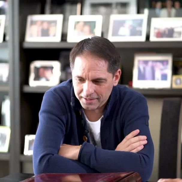 Dan Negru a primit un cadou inedit de la colegii lui din televiziunea Pride