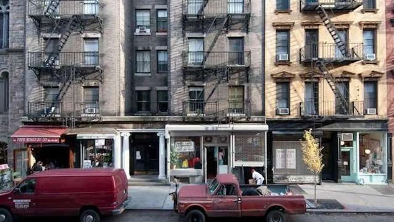 Super originalitate! Doi arhitecţi români au transformat un apartament de 40 mp din New York într-o locuinţă superbă!