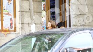 Paparazzii au filmat tot! Narcisa nu îi refuză nimic lui Albert! Ce a remarcat toată lumea când fiul lui Guţă a ieşit pe stradă