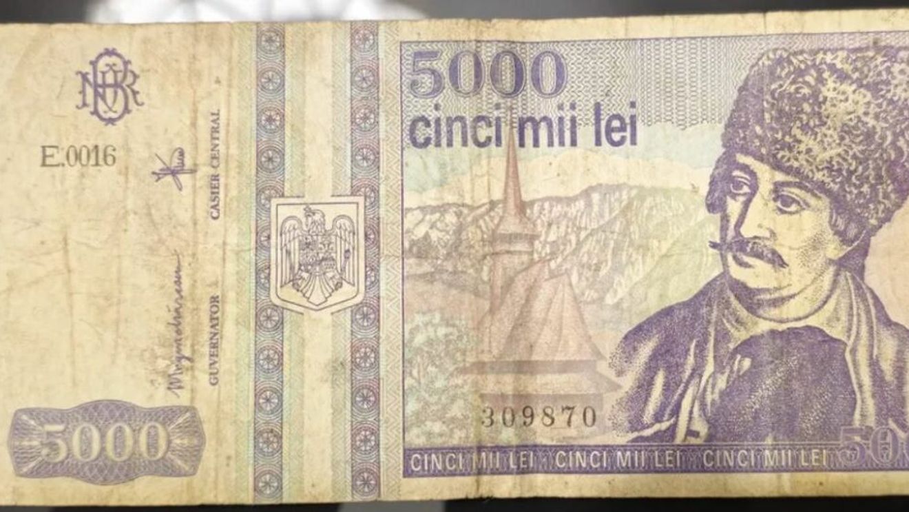 Mai ai această „comoară” acasă? La ce preț se vinde o bancnotă de 5.000 de lei din anul 1993, cu chipul lui Avram Iancu