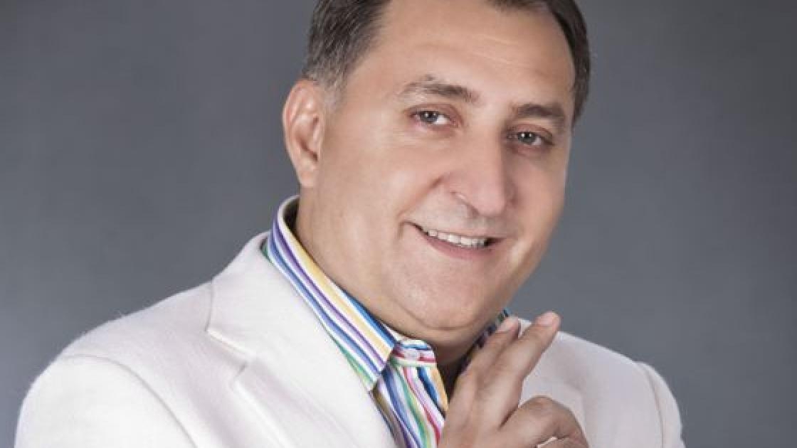 Râzi cu lacrimi! Cum a ajuns, de fapt, Vali Vijelie să renunțe la celebra lui mustață. Vinovată este chiar Minodora!
