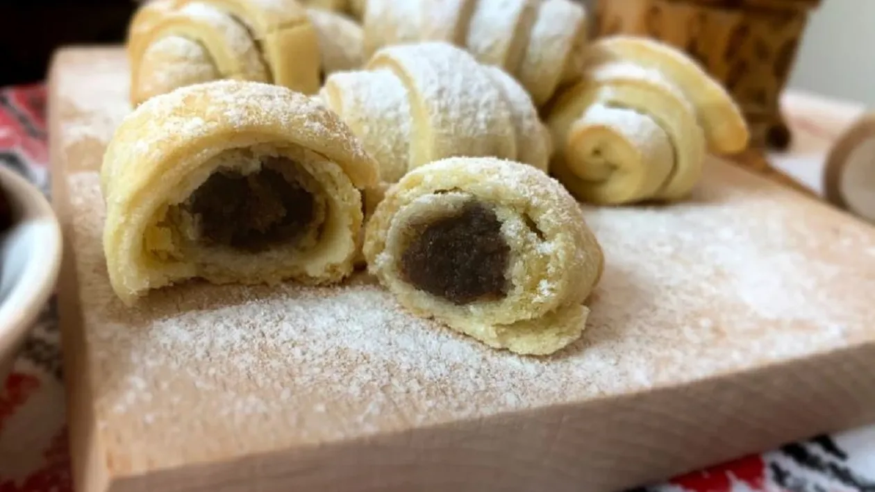 Ireal! Câți lei costă un kilogram de cornulețe cu magiun la târgul cu produse tradiționale din sectorul 4