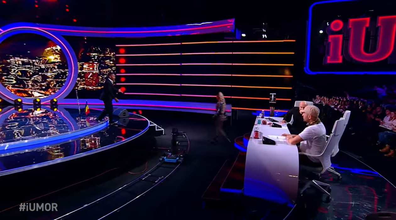 Un concurent de la iUmor a făcut striptease special pentru Delia: “M-am simțit în nesiguranță”. Ce mesaj avea scris pe chiloți Brandon Coprich