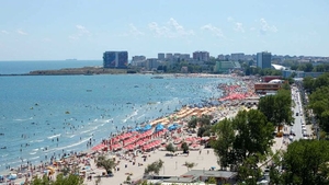 Ce vor păți turiștii care aruncă gunoaie pe plajă. Primarul Constanței dă avertizări