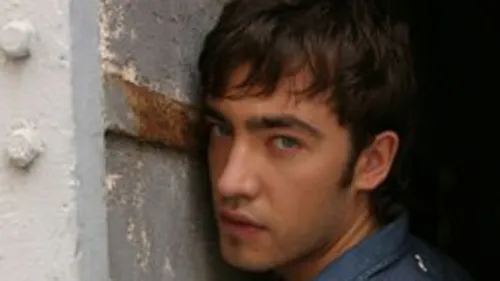 Gest GROTESC in public! Vezi ce a putut sa faca Arsenie ex O-zone langa o mulatra sexy