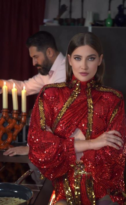 Cum arată casa de lux a Iuliei Albu? Şi-a făcut grădină exotică din banani şi măslini şi creşte melci africani. FOTO