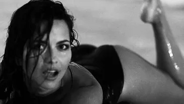 Inna, imagini rare, într-un costum de baie minuscul. Artista se află în Turcia