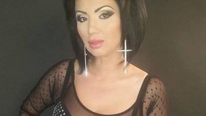 ADRIANA BAHMUŢEANU, dezbrăcată la TV! Şi-a dat pantalonii jos şi... 