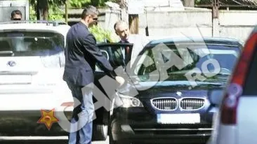 De la vot, direct la biserica. Duminica in familie, cu Geoana si fetele sale