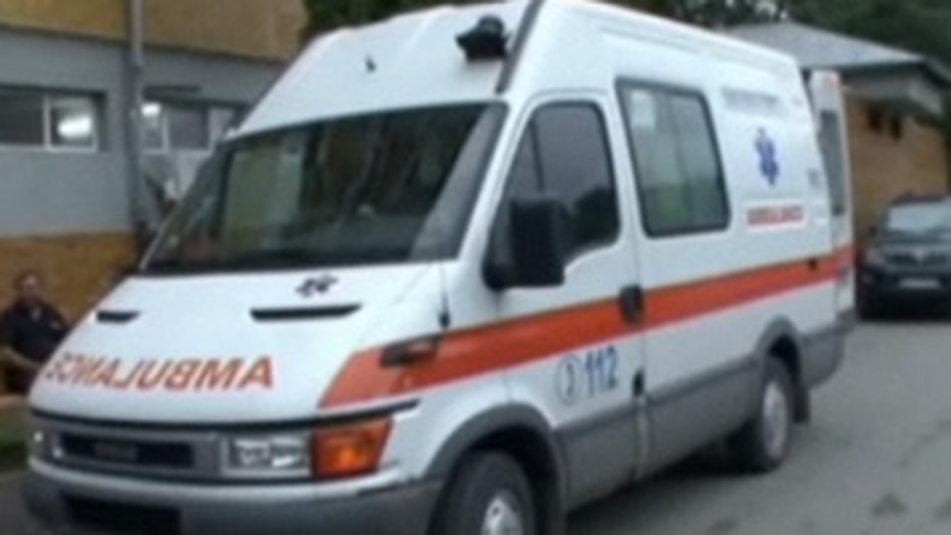 VIDEO Nesupravegheata de parinti, o fetita de doi ani a fost calcata de masina