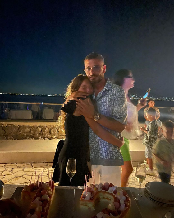 Cine este, de fapt, actuala iubită a lui Vincenzo Castellano. Cum s-a pozat Antonia cu partenera fostului soț