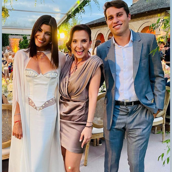 Ana și Garrett au ”încojnurat” o prietenă (Foto: Instagram)