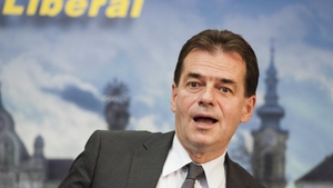 Ludovic Orban a adormit de mai multe ori la o dezbatere. Reacția președintelui PNL după ce a fost întrebat despre aceste imagini filmate
