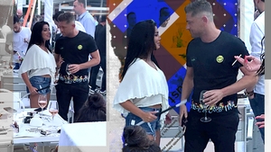 „Faimosul” de la Exatlon a flirtat în LOFT cu Elena Ionescu (ex-Mandinga)... Avem imagini cu „flagrantul” amoros!