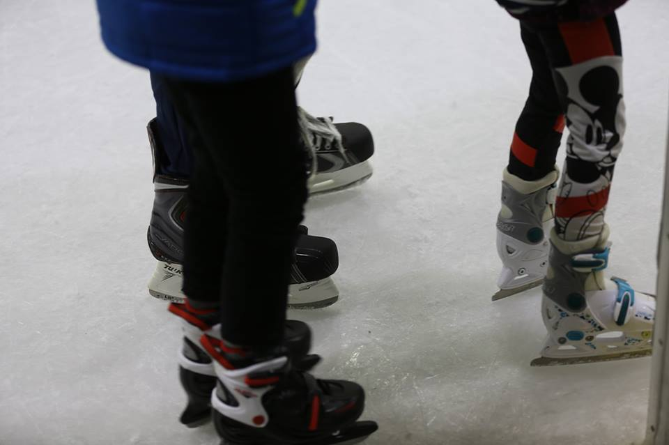 Peste 150 de copii cu vârste cuprinse între 3 și 7 ani au fost prezenți pe gheața Patinoarului Țiriac – Telekom Arena, la Selecția de inițiere în patinaj ”Ilie Năstase”