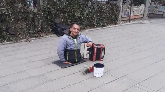 Viorel, vloggerul tăiat de tren, filmări interzise din dormitor. Iubita lui, impresionată până peste cap: "E un pitbull"
