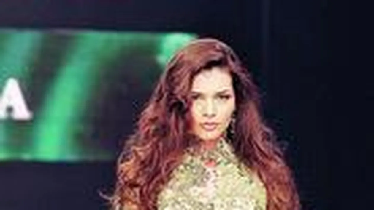 Monica Columbeanu a refuzat sa defileze in slip tanga