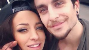Fetish-ul lui Adrian de a poza dezbracat a dat-o peste cap! Primele fotografii cu Ruby sarutandu-se cu noul ei iubit!