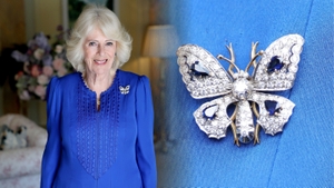 Misterul broșei purtate de regina Camilla în portretul realizat cu ocazia împlinirii a 79 de ani a fost elucidat