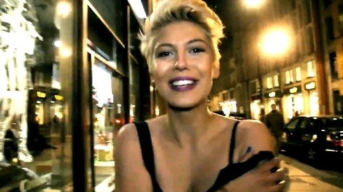 Sore, sexy si provocatoare in noul videoclip! Nu i-a fost rusine sa filmeze in chiloti