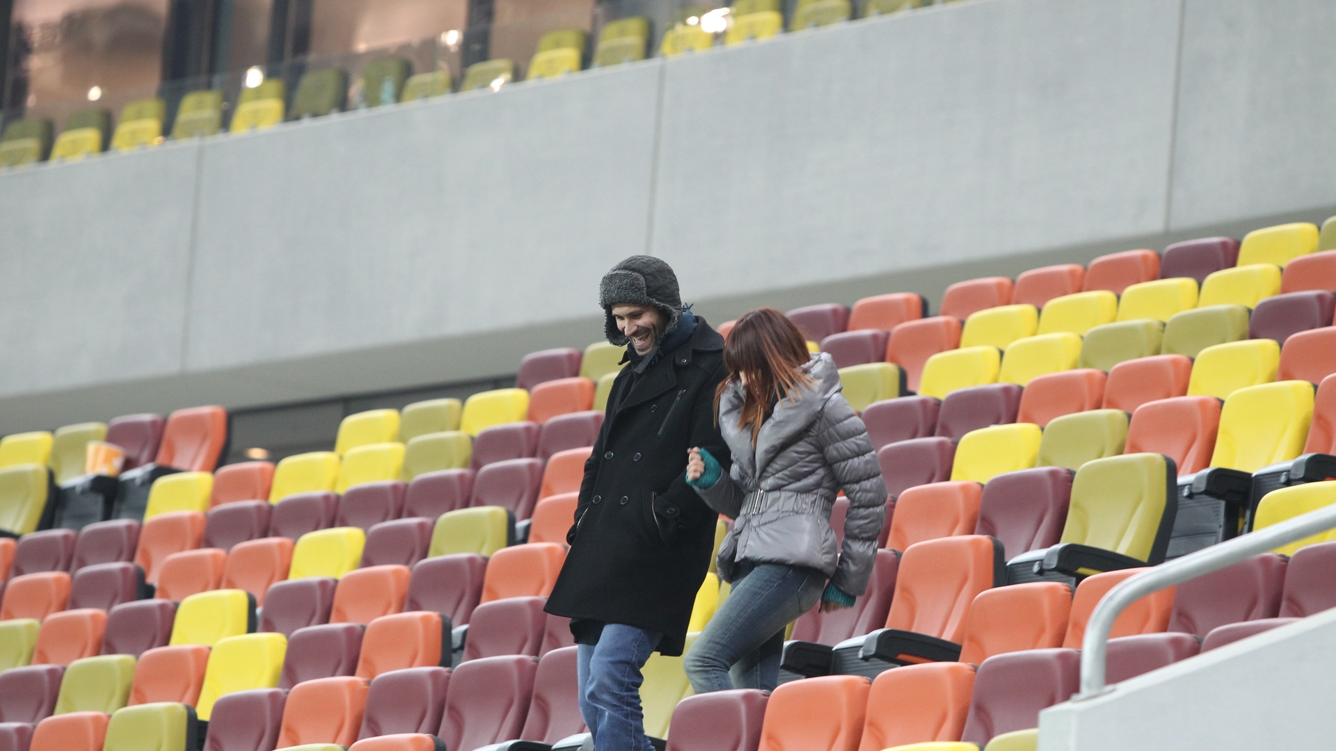 Nicolai Tand ofera lectii de gatit iubitelor de fotbalisti! A urmarit meciul cu Steaua si s-a amuzat cu iubita lui Tatarusanu!