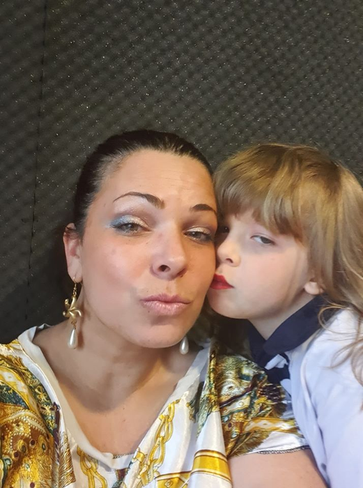 Fotografie unicat cu Dana Marijuana și fiica sa, în vârstă de 14 ani. Adolescenta seamănă perfect cu mama sa. Foto