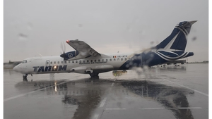 Haos pe aeroportul Otopeni din cauza furtunii din București. Multe avioane n-au putut să aterizeze