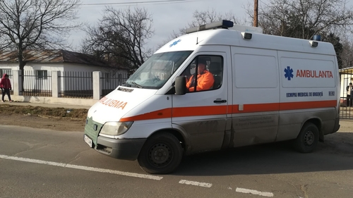 Cluj: Pieton aflat pe trotuar, spulberat de o mașină al cărui șofer ar fi adormit