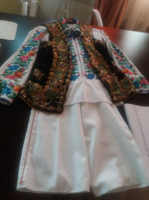 Unul dintre costumele donate de săteni pentru muzeu