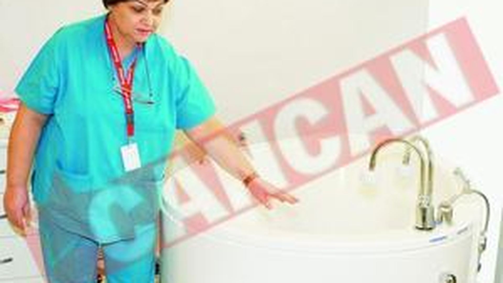 Gravidele cu dare de mana pot naste in jacuzzi