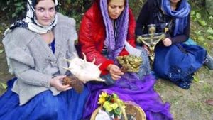 Vor să facă pace în politică! Vrăjitoarele vor avea un ritual special de descântece pentru Guvern