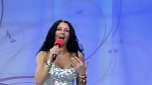 VIDEO Mihaela Radulescu, aparitie ravasitoare la Realitatea TV! A purtat o rochie Dana Budeanu din paiete argintii si o pereche de pantofi rosii!