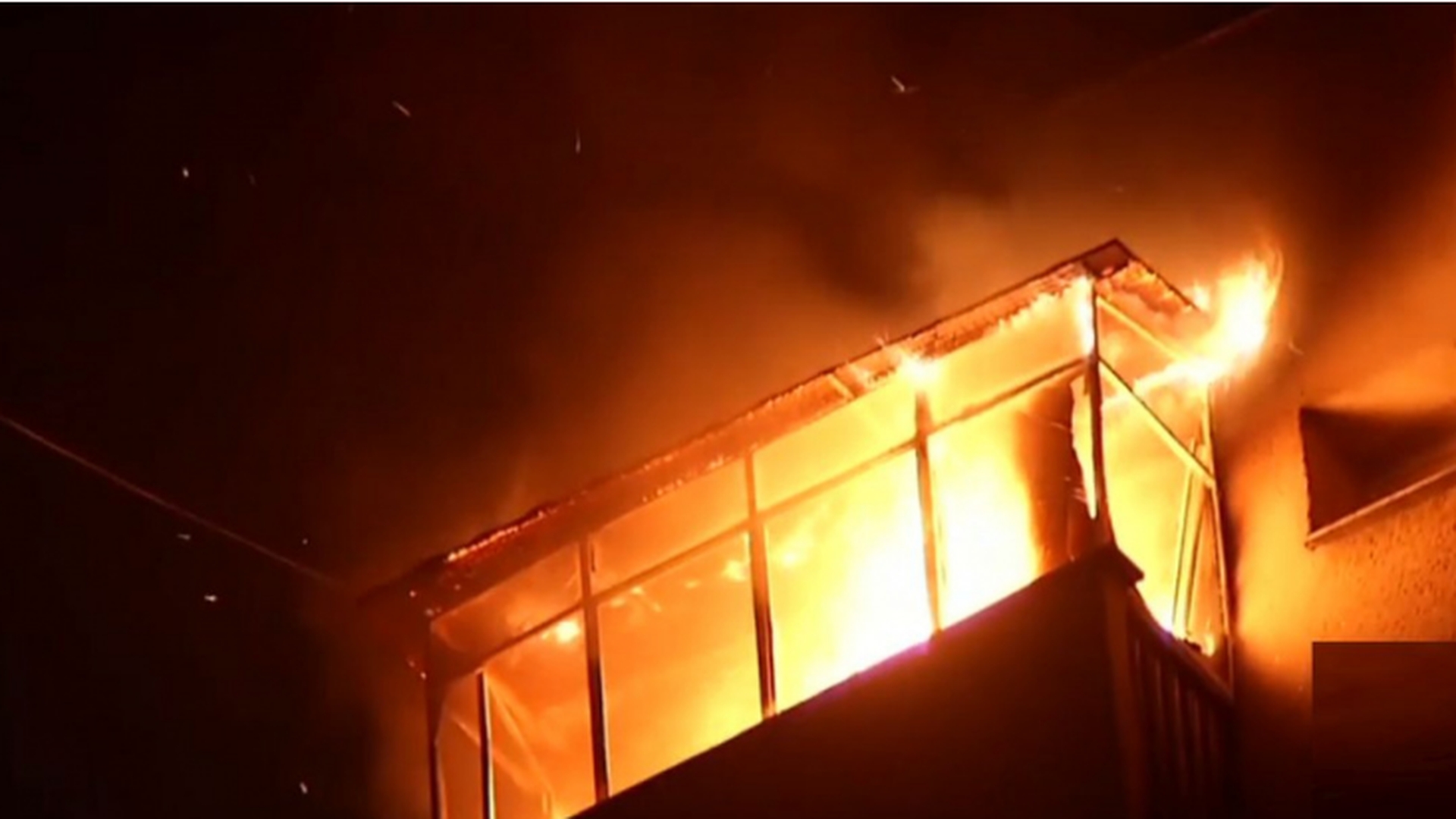 Incendiu în Capitală din cauza artificiilor, în noaptea de Revelion