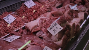 Craciunul fara porc e ca femeia fara toc! Reporterii CANCAN.ro iti arata de unde poti cumpara cea mai ieftina carne!