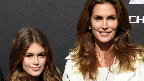 Fiica lui Cindy Crawford duce mai departe traditia modellingului. Vezi cum a pozat!