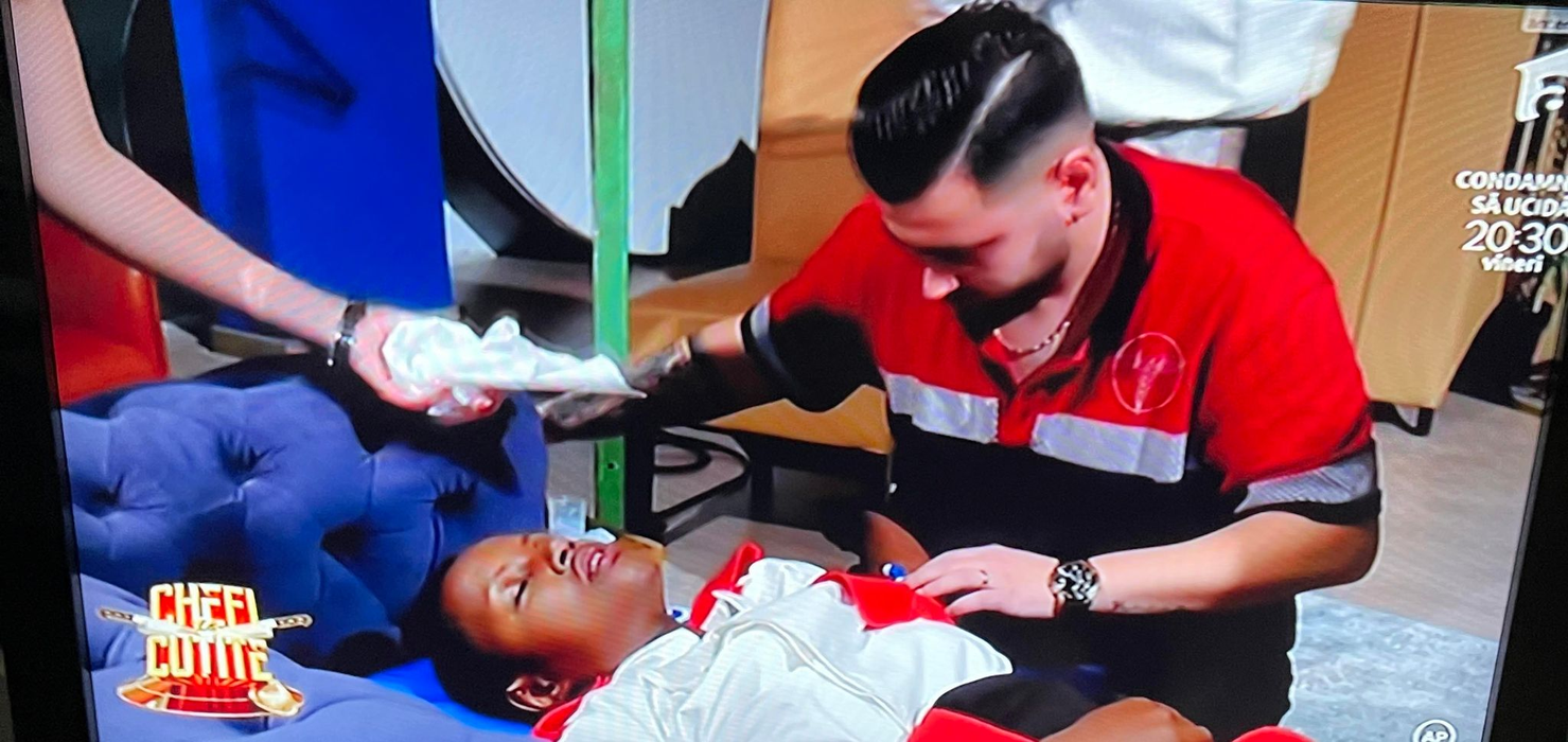 Panică în platoul Chefi la cuțite! Concurenta din echipa lui Sorin Bontea a leșinat în timpul probei, iar medicii au intervenit de urgență