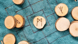 Horoscop rune azi, 29 mai 2026. Nativii epuizați astăzi pe care Tiwaz Inversat îi avertizează că iritabilitatea lor poate strica relații pe care le prețuiesc
