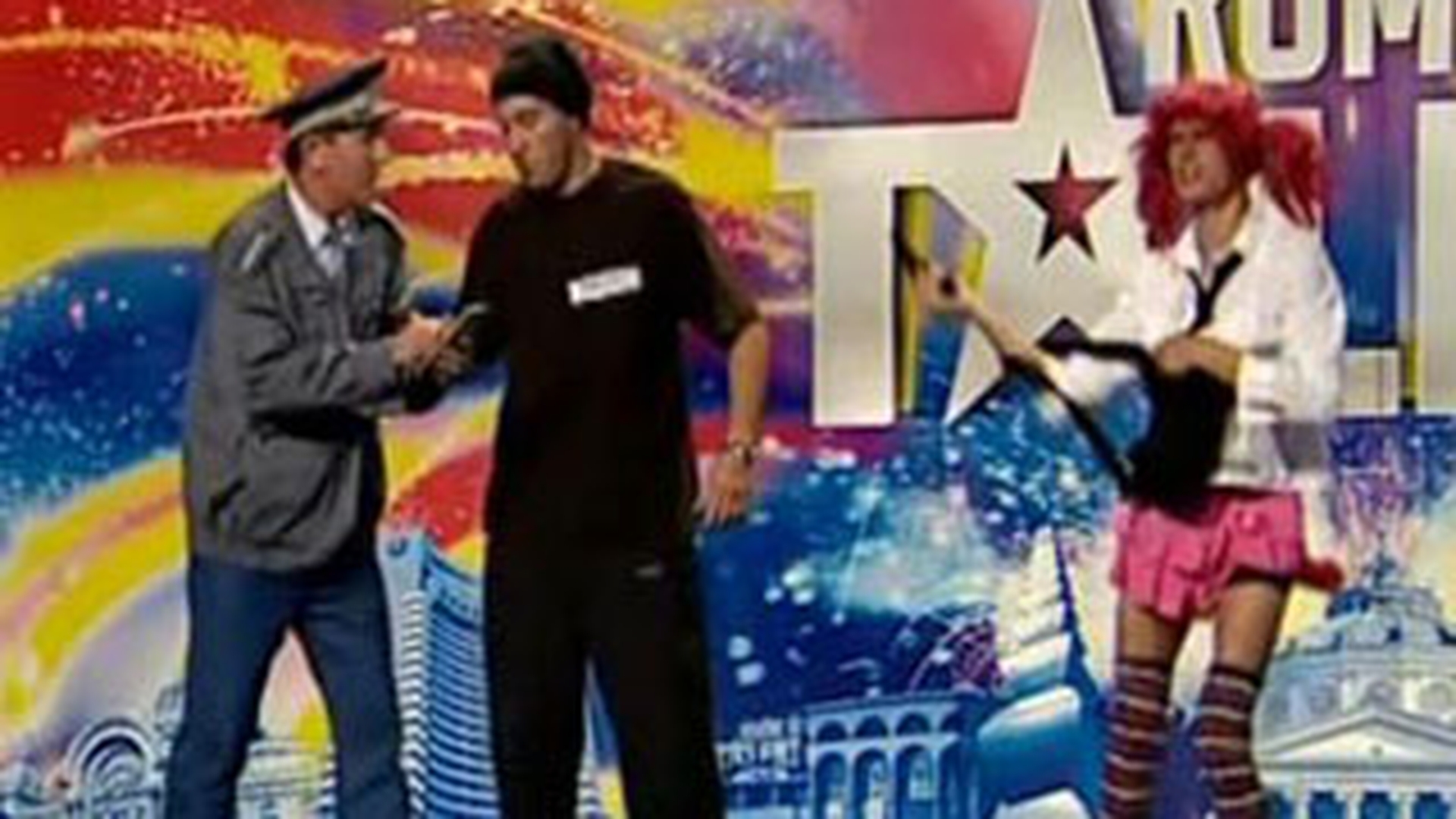 VIDEO Politistu', "gagica" si hotu' au facut show la "Romanii au talent"!