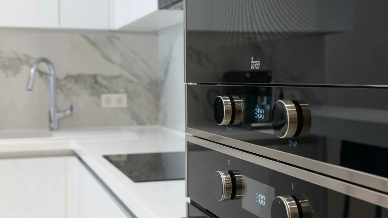 Cuptorul electric îți umflă factura de Paște mai mult decât crezi. Câți bani în plus plătești pentru câteva zile de gătit