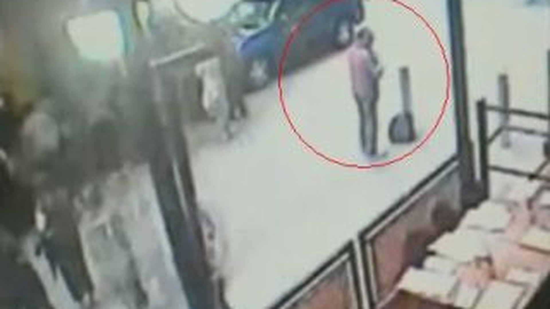 VIDEO VEZI AICI imagini surprinse de un turist cu presupusul autor al atentatului esuat de la New York!