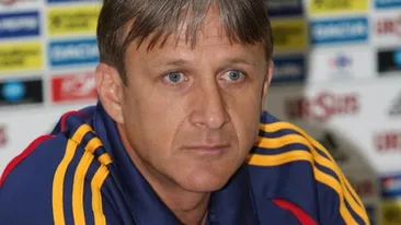 A venit in Capitala la cumparaturi si a nimerit la masa cu o domnisoara blonda, alta decat sotia lui! Vezi despre cine este vorba!