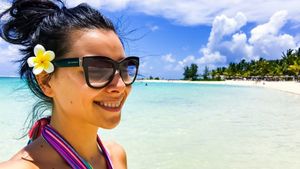 CORINA CARAGEA, imagini de senzaţie din vacanţă! Cât de sexy e vedeta