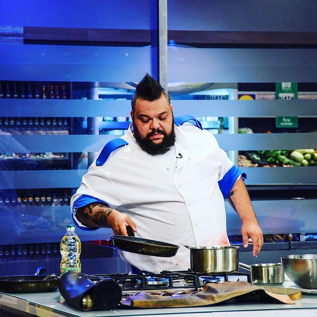 Chef Munti gătește afrodisiac pentru masculii care vor să își impresioneze partenerele. Câștigătorul “Chefi la cuțite” ridică moralul bărbaților și nu numai!