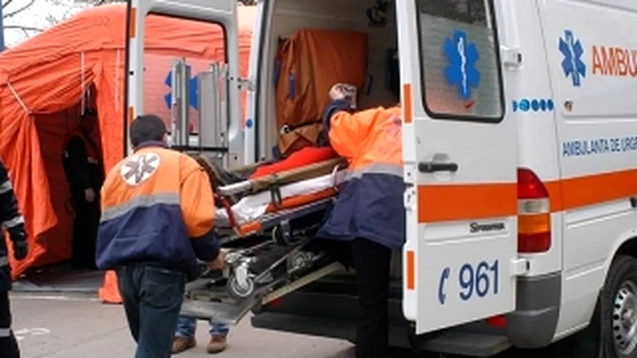 Un baiat de trei ani a ajuns la spital dupa ce a fost lovit de un autobuz