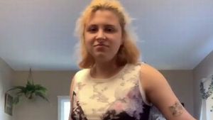 VIRAL. O mireasă a vrut să își cumpere online rochia visurilor ei, dar conținutul coletului a șocat-o. Ce se afla în interior