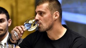 Gabi Tamaș, încă un scandal în Israel pe fondul consumului de alcool. Susține că ar fi fost drogat de o persoană aflată la petrecere! “Mă gândesc să-l trimit la tratament!”