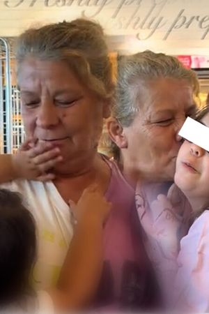 Imagini emoționante cu soacra lui Codin Maticiuc: ”Vinde flori pe 1 Mai și își închide taraba doar când vine să mă ajute cu fetele”